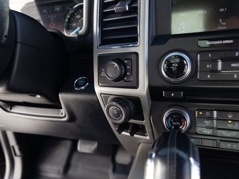Used 2018 Ford F150 Lariat w/ Equipment Group 502A Luxury AWD/4WD image 31