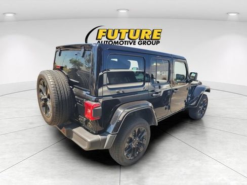 Used 2024 Jeep Wrangler Unlimited Sahara AWD/4WD image 3