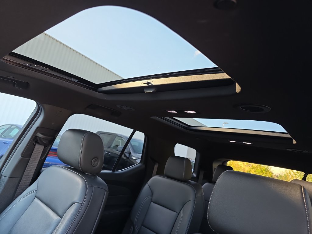 Used 2023 Chevrolet Traverse LT w/ LT Premium Package AWD/4WD image 34