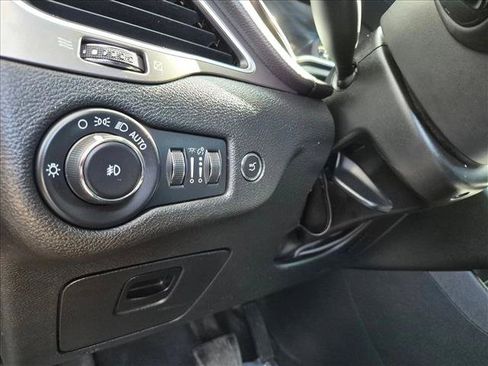 Used 2022 Jeep Cherokee Latitude Lux w/ Mopar Interior Package AWD/4WD image 16