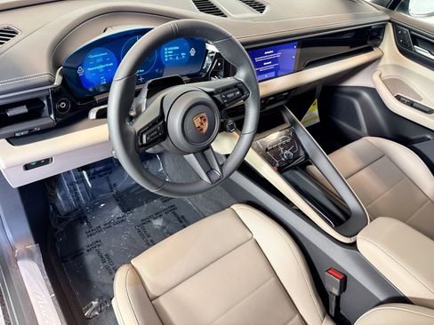 New 2026 Porsche Macan 4 Electric AWD/4WD image 4
