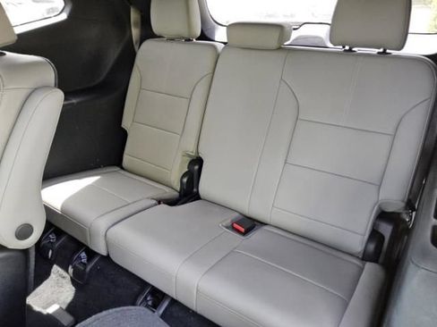 Used 2026 GMC Acadia Elevation w/ Elevation Premium Package FWD image 9