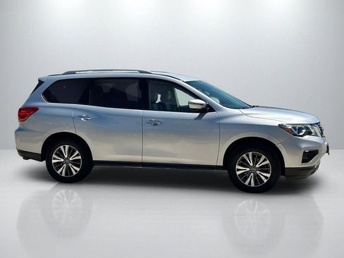 Used 2020 Nissan Pathfinder SL image 4