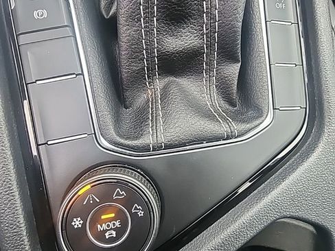 Used 2024 Volkswagen Taos SE image 21