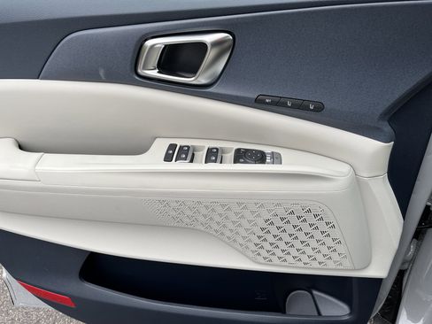New 2026 Kia Carnival EX FWD image 21