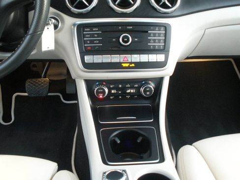 Used 2019 Mercedes-Benz GLA 250 4MATIC image 37