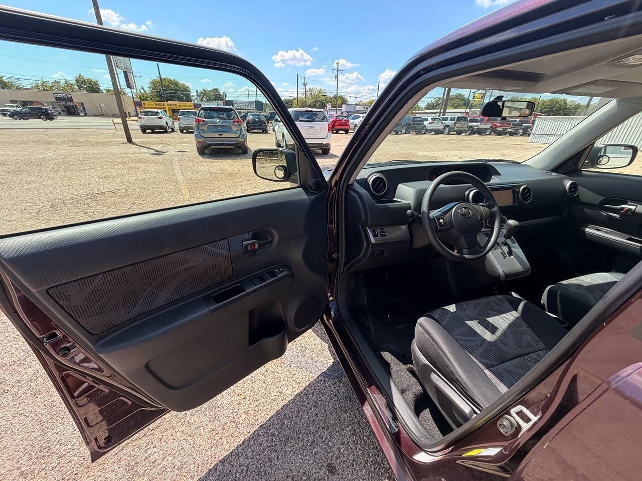 Used 2015 Scion xB FWD image 10