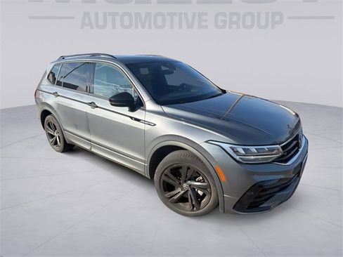 Used 2023 Volkswagen Tiguan SE R-Line image 1