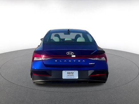Used 2025 Hyundai Elantra Limited image 12