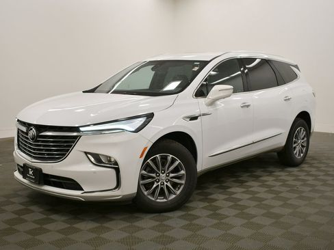 Used 2024 Buick Enclave Premium image 2