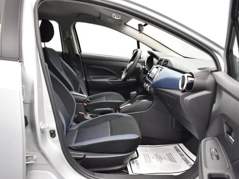 Used 2025 Nissan Versa SV image 16