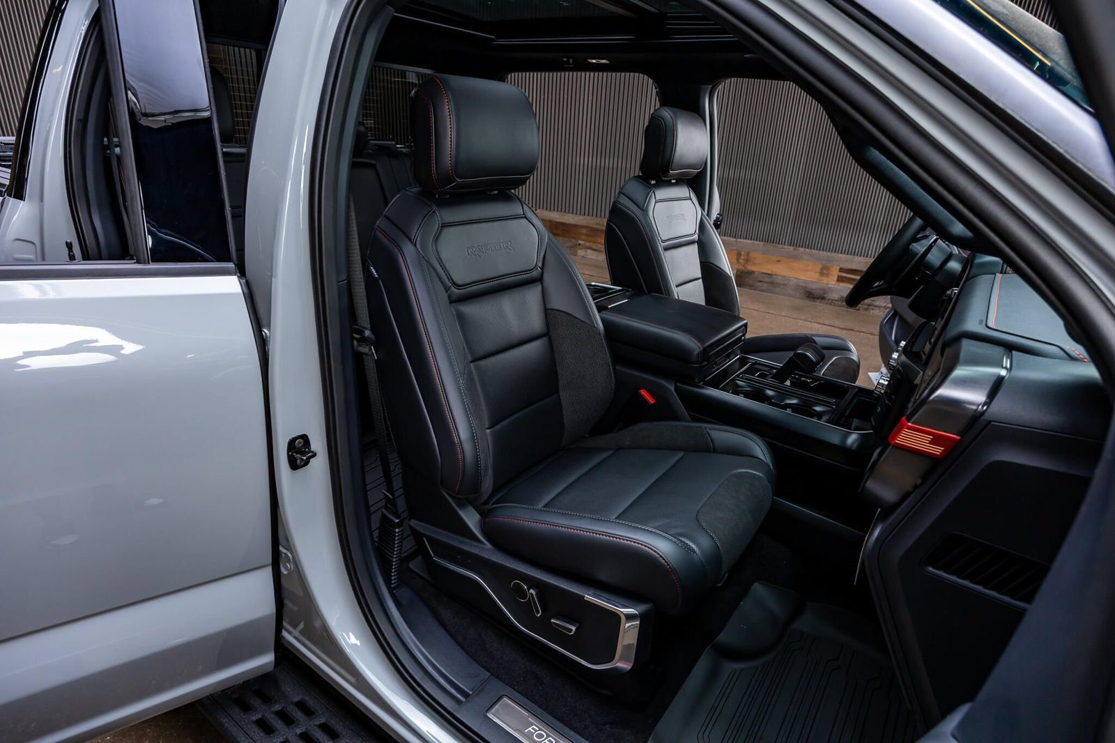 Used 2026 Ford F150 Raptor AWD/4WD image 33