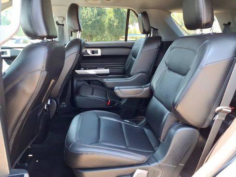 Used 2022 Ford Explorer XLT w/ Equipment Group 202A AWD/4WD image 10