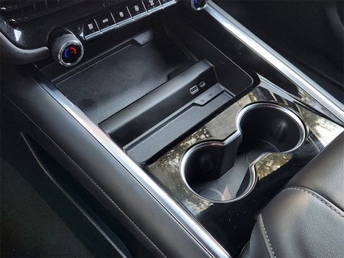 Used 2025 Chevrolet Suburban LS image 20