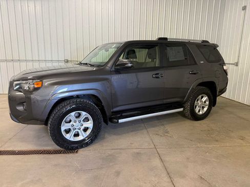 Certified 2022 Toyota 4Runner SR5 Premium w/ Moonroof Package AWD/4WD image 2
