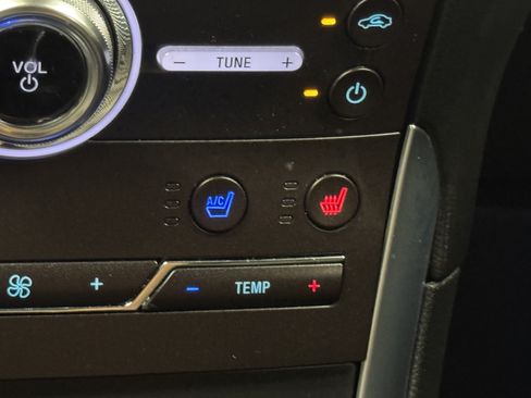 Used 2020 Ford Edge Titanium w/ Equipment Group 301A FWD image 17