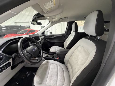 Used 2023 Ford Escape Active w/ Tech Pack #1 image 9
