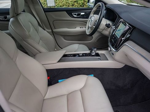 Used 2024 Volvo S60 B5 Plus image 15