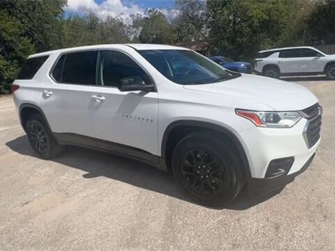 Used 2021 Chevrolet Traverse LS FWD image 2
