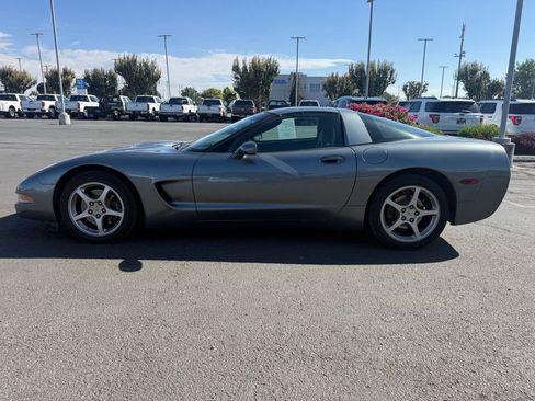 Used 2004 Chevrolet Corvette Coupe w/ Preferred Equipment Group RWD image 5