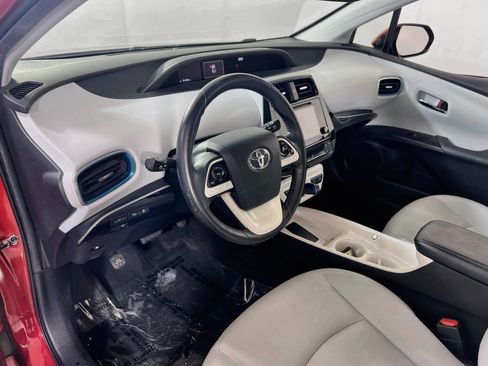Used 2017 Toyota Prius Four FWD image 9