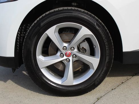 Used 2020 Jaguar F-PACE Premium AWD/4WD image 9