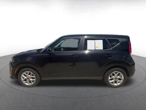 Used 2025 Kia Soul LX w/ LX Technology Package FWD image 9