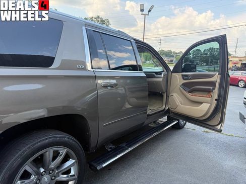 Used 2016 Chevrolet Suburban LTZ RWD image 34