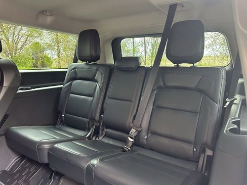 Certified 2025 Lincoln Navigator L Reserve AWD/4WD image 23