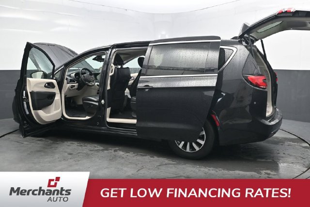 Used 2023 Chrysler Pacifica Touring-L FWD image 45