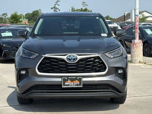 Used 2024 Toyota Highlander LE FWD image 8