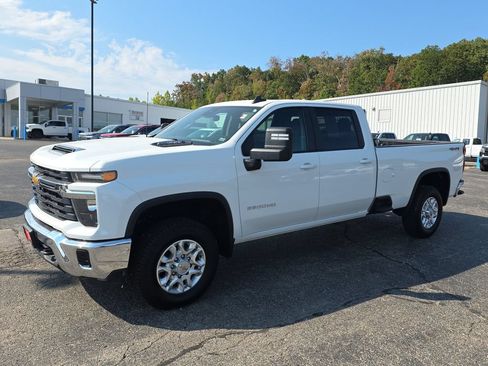 Used 2024 Chevrolet Silverado 3500 LT AWD/4WD image 4