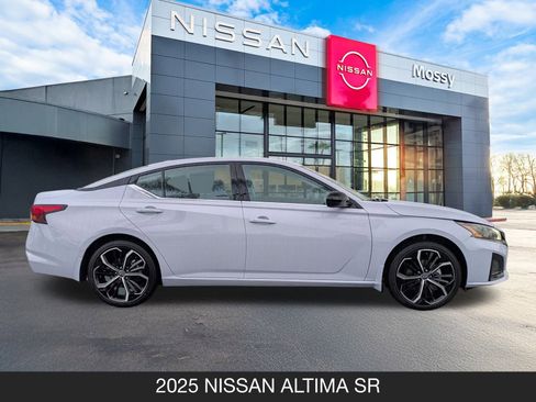New 2025 Nissan Altima 2.5 SR image 6