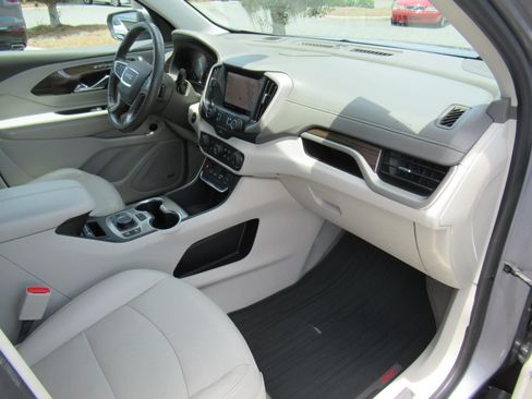 Used 2020 GMC Terrain Denali w/ Denali Premium Package FWD image 11