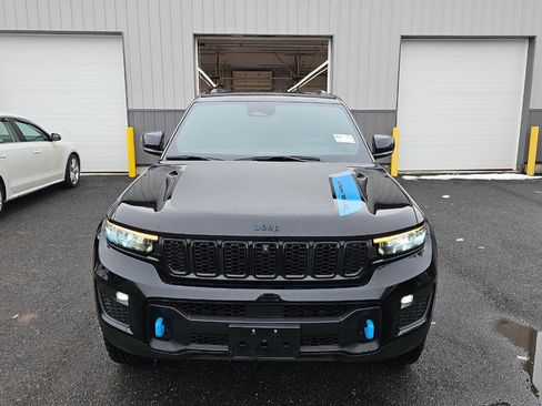Used 2023 Jeep Grand Cherokee Trailhawk w/ Luxury Tech Group III image 3