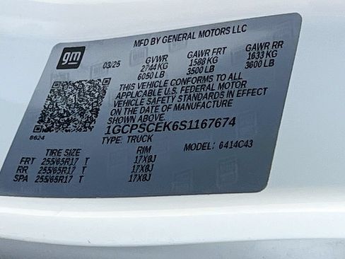 Used 2025 Chevrolet Colorado LT RWD image 32