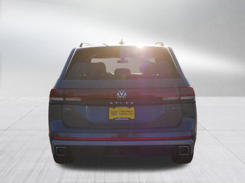 Used 2024 Volkswagen Atlas Peak Edition SEL image 6