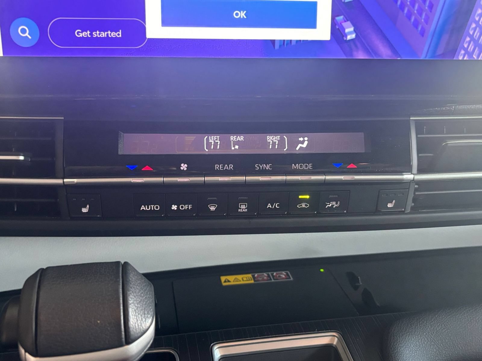 Used 2025 Toyota Sienna XLE FWD image 16