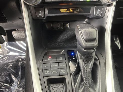Used 2019 Toyota RAV4 LE w/ All Weather Liner Package AWD/4WD image 34