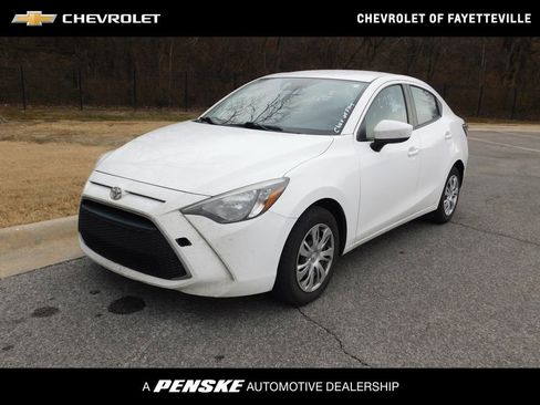 Used 2020 Toyota Yaris L image 1