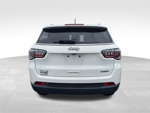 Used 2018 Jeep Compass Latitude w/ Cold Weather Group AWD/4WD image 4