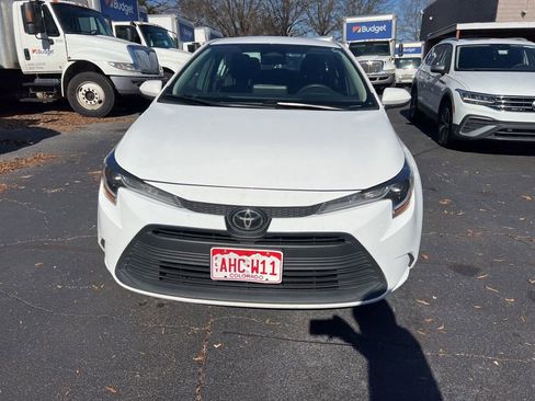 Used 2024 Toyota Corolla LE image 2