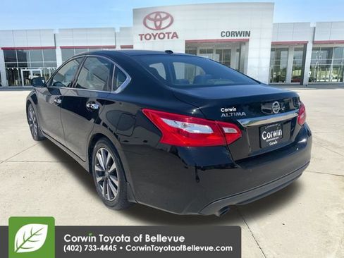 Used 2017 Nissan Altima 2.5 SV w/ Convenience Package FWD image 5