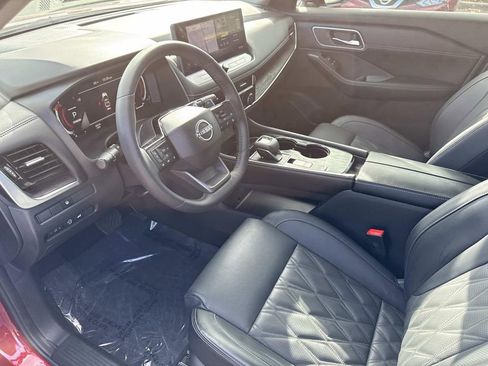 Certified 2025 Nissan Rogue Platinum image 22