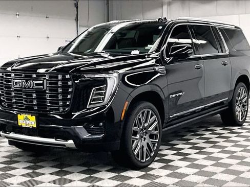 Used 2025 GMC Yukon XL Denali Ultimate AWD/4WD image 12