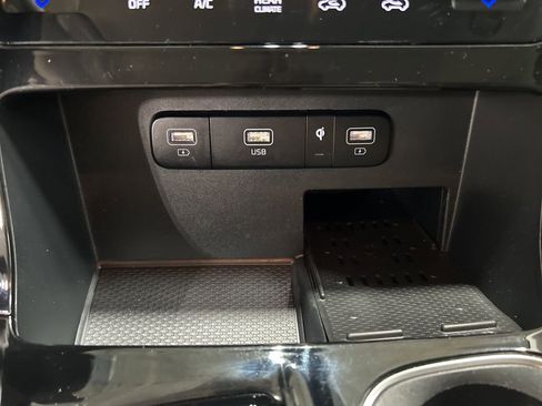 Used 2023 Kia Carnival EX FWD image 24
