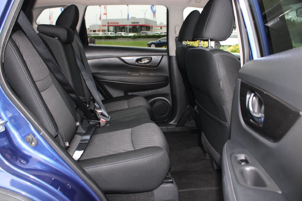 Used 2018 Nissan Rogue SV AWD/4WD image 14
