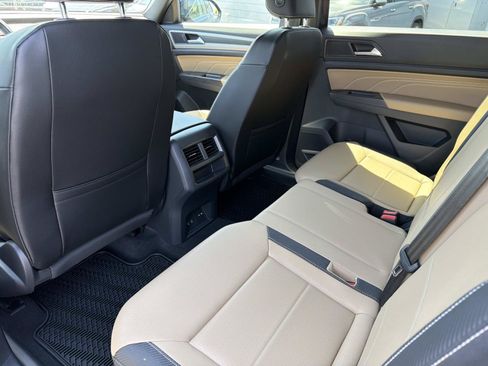 Certified 2022 Volkswagen Atlas Cross Sport SE w/ Black Wheel Package AWD/4WD image 10
