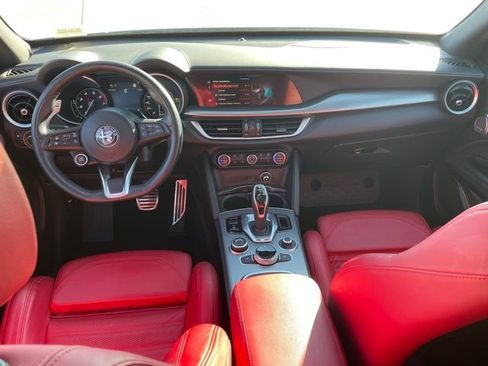 Used 2022 Alfa Romeo Stelvio Veloce image 16