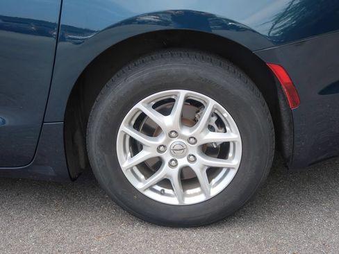 Used 2023 Chrysler Pacifica Touring-L FWD image 13